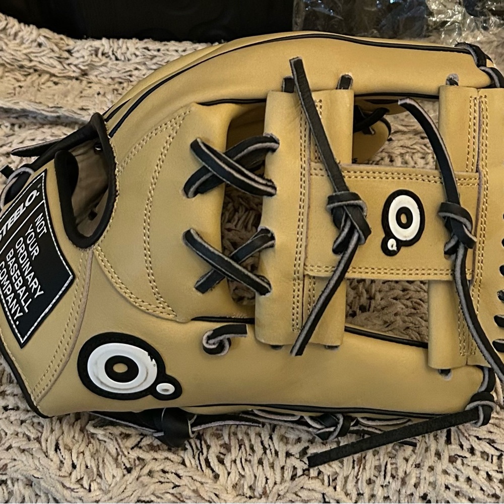 Infielder Glove - Right Handed